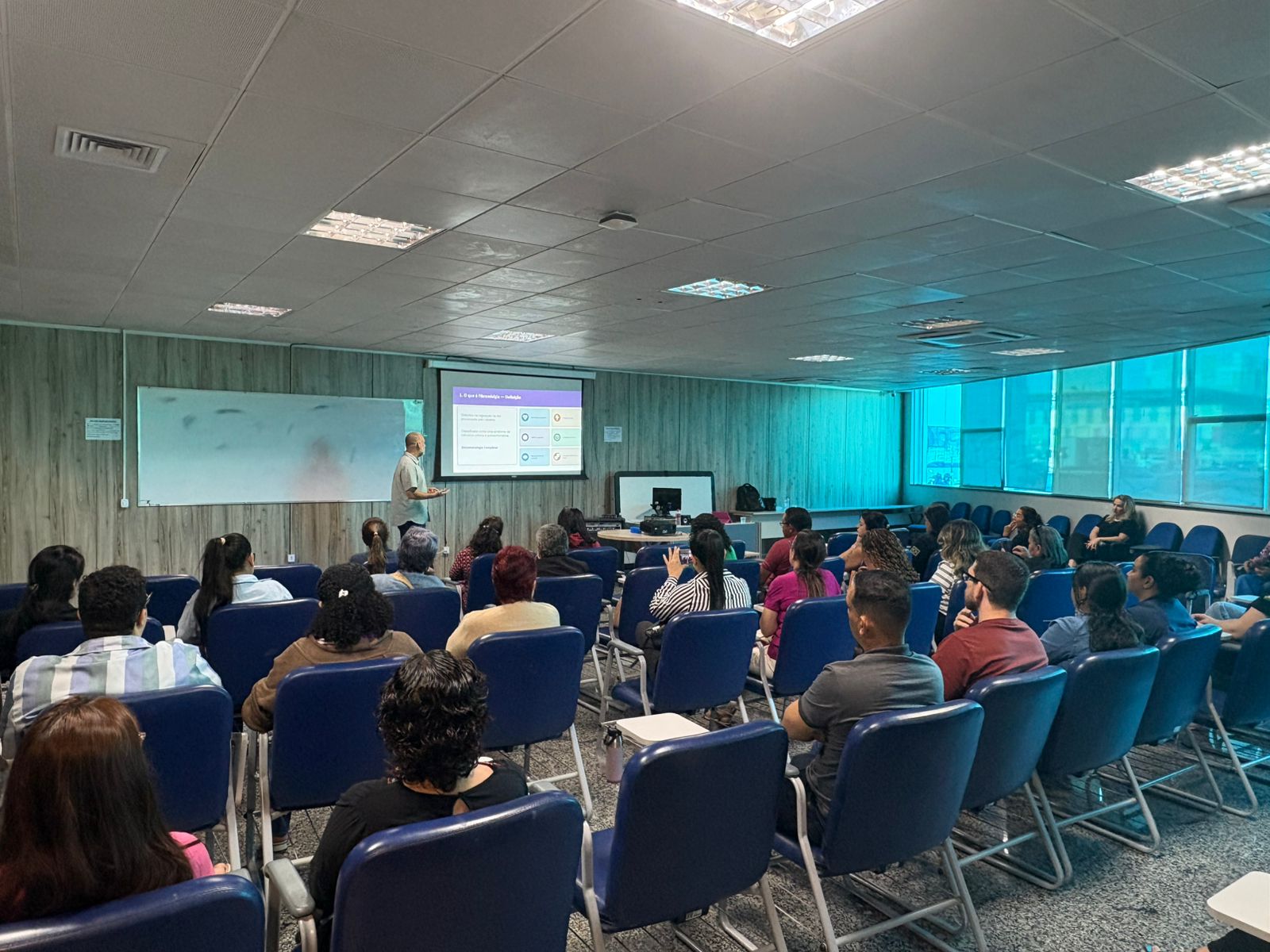 foto Palestra promovida pela Escola de Governo amplia debate sobre fibromialgia e saúde dos servidores